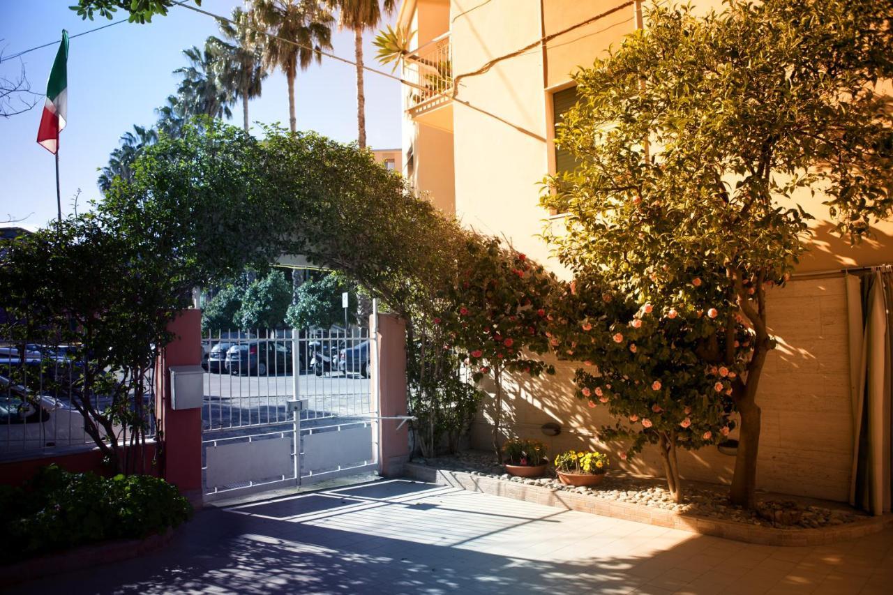 Hotel Della Piazzetta Varazze Exterior foto